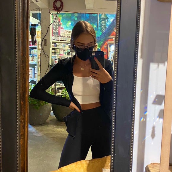 Meet your Posher, Holly - Picture 1 of 1